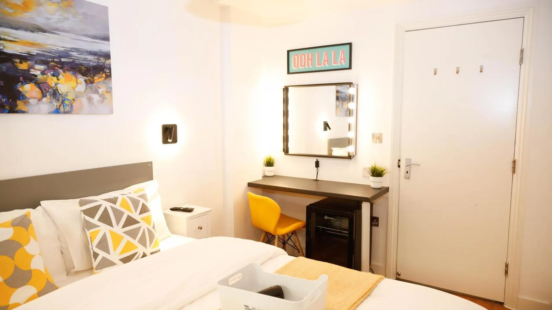 New Luxury Rooms In The Heart Of London Next To Shops, Cafes, Bars & Metro With Shared Bathrooms Séjour chez l'habitant