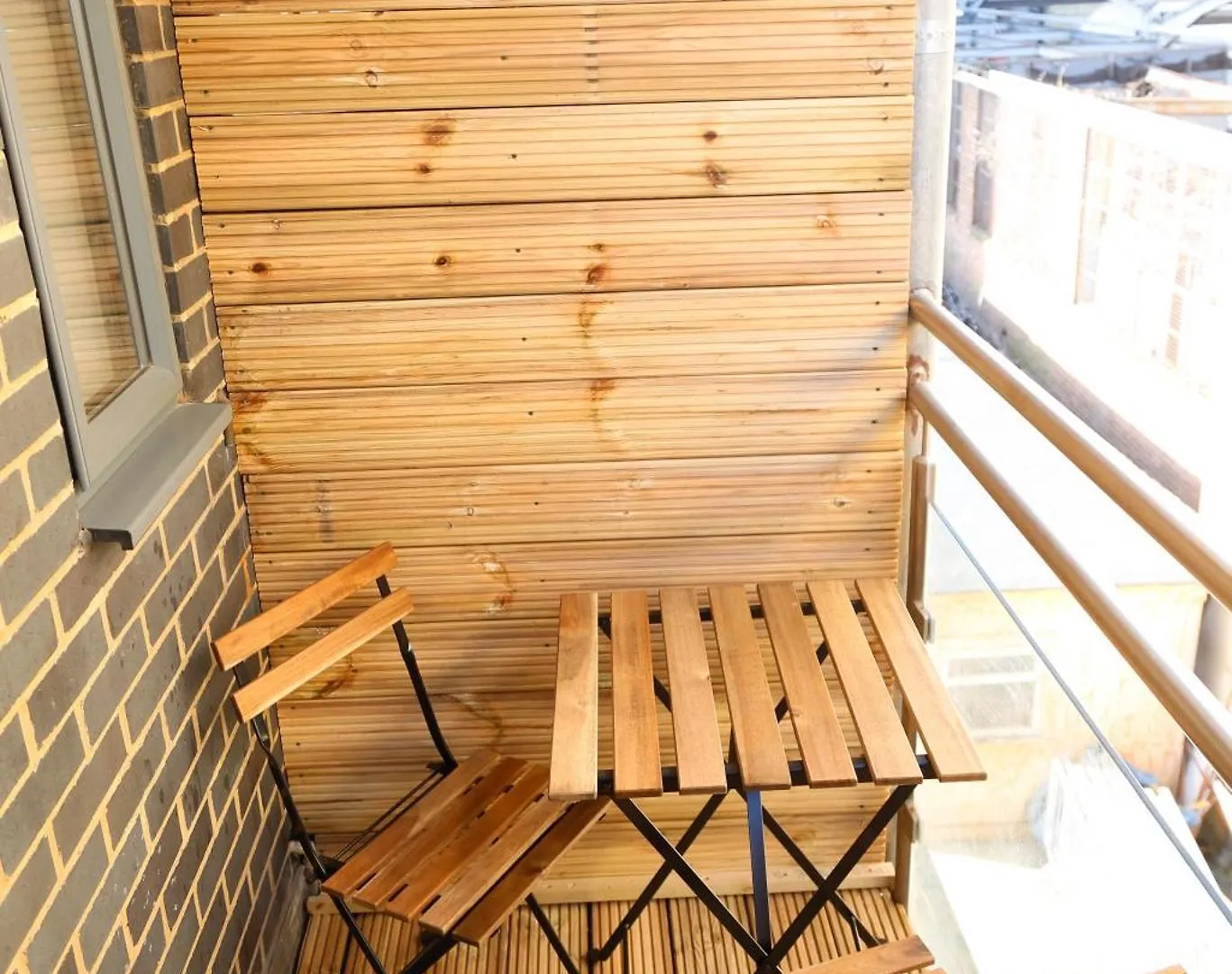 New Luxury Rooms In The Heart Of London Next To Shops, Cafes, Bars & Metro With Shared Bathrooms 0*,