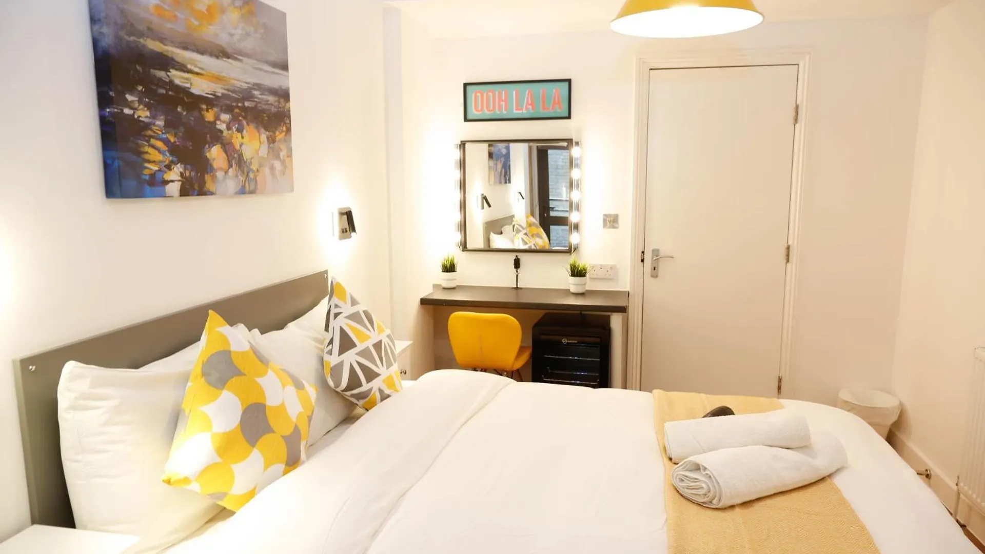 New Luxury Rooms In The Heart Of London Next To Shops, Cafes, Bars & Metro With Shared Bathrooms 0*,  Regno Unito