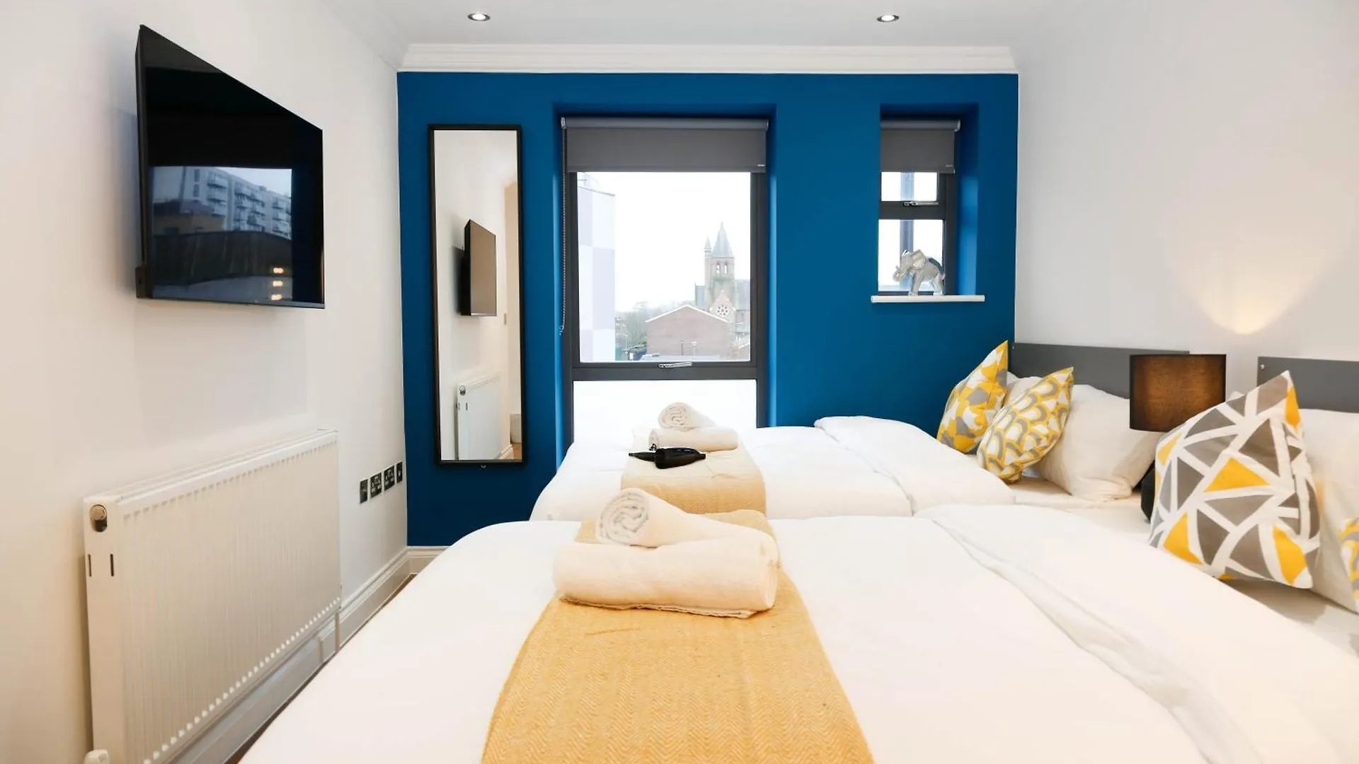 New Luxury Rooms In The Heart Of London Next To Shops, Cafes, Bars & Metro With Shared Bathrooms 0*,