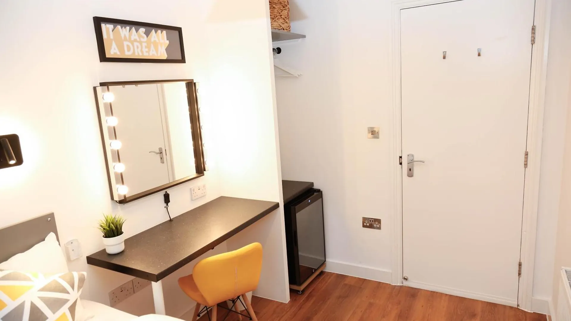 Séjour chez l'habitant New Luxury Rooms In The Heart Of London Next To Shops, Cafes, Bars & Metro With Shared Bathrooms Royaume-Uni