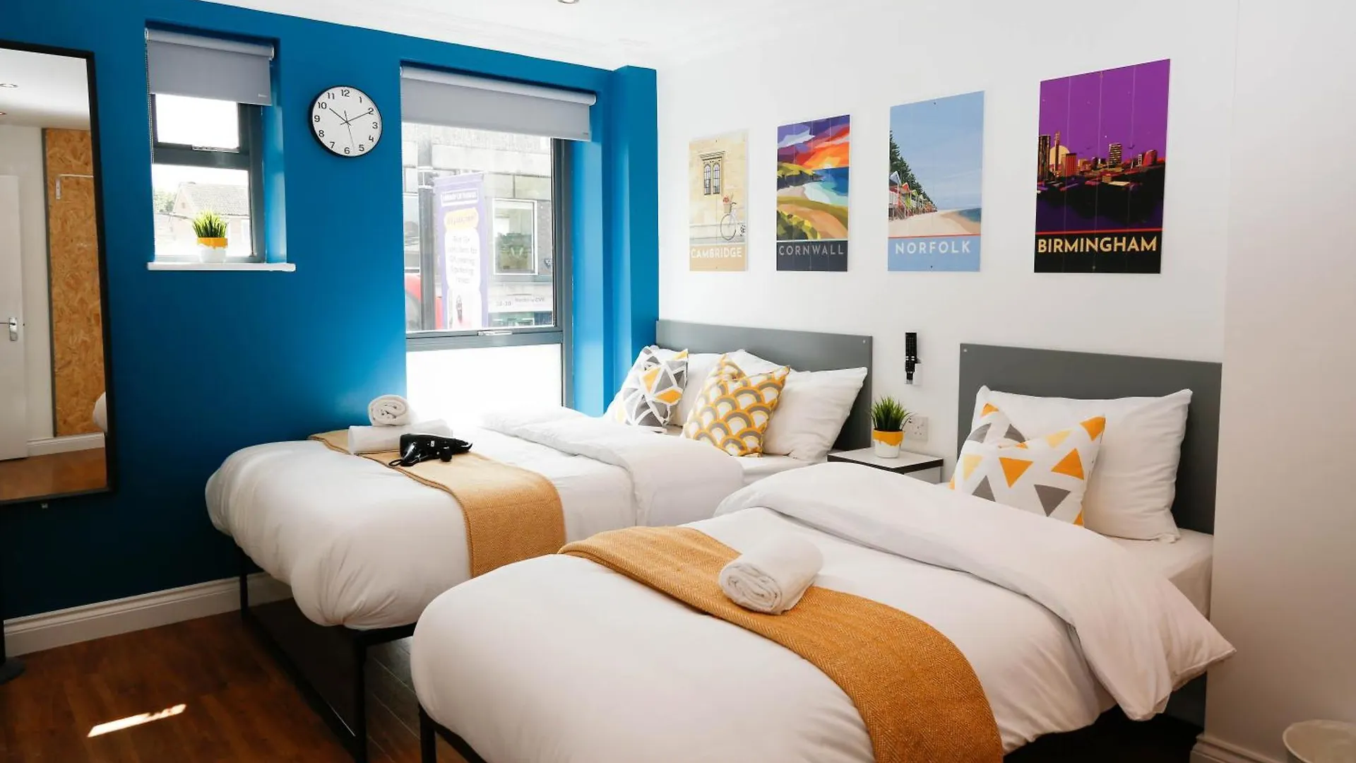 New Luxury Rooms In The Heart Of London Next To Shops, Cafes, Bars & Metro With Shared Bathrooms Séjour chez l'habitant